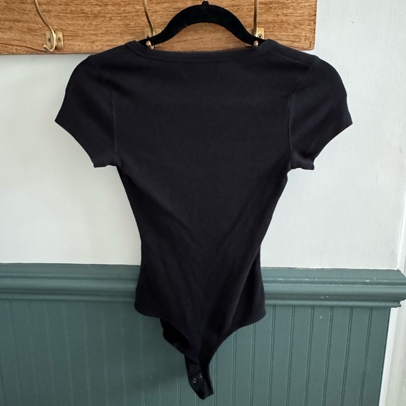 Ribbed short sleeve bodysuit - Picture 2 of 3